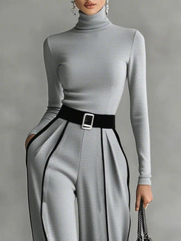 Completo con top a collo alto e pantaloni ampi